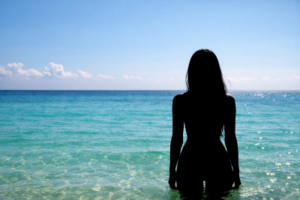 阿部なつき写真集『追求』レビュー｜令和の峰不二子が到達した“身体美の完成形”